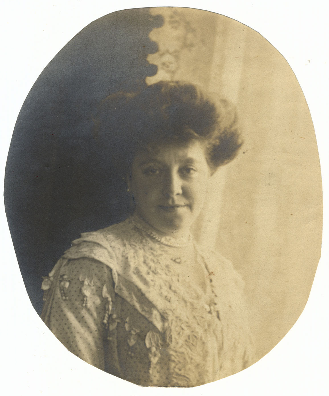 Count Mario Grixoni, Oval Portrait of Edwardian Lady –Early 20th-century drawing